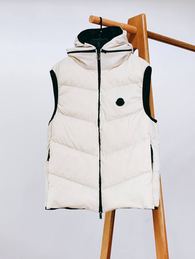 Moncler's new Autumn/Winter 2025 Fw twill quilted hooded down vest. Luxurious an