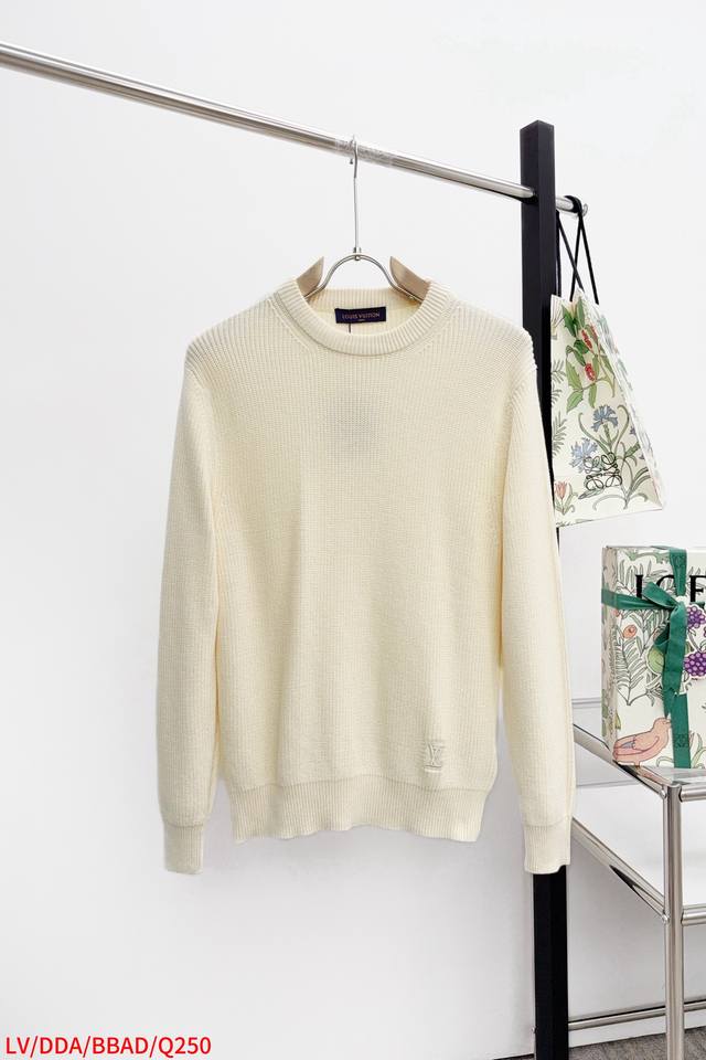 Q250 Lv Louis Vuitton Basic Logo Embroidered Solid Color Pullover Knitted Sweate