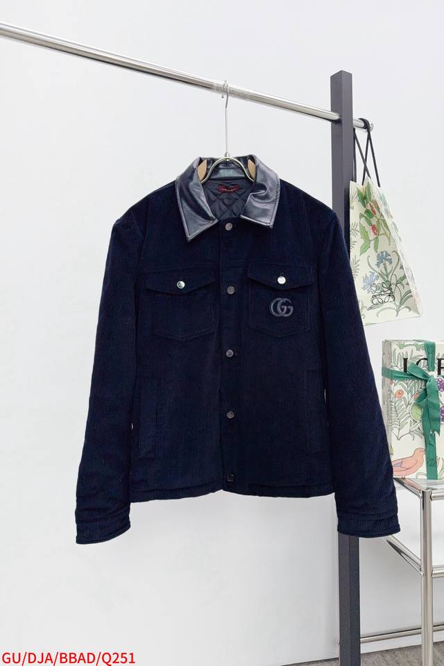 Q251 Gucci's new autumn/winter 25 corduroy and leather lapel embroidered jacket.