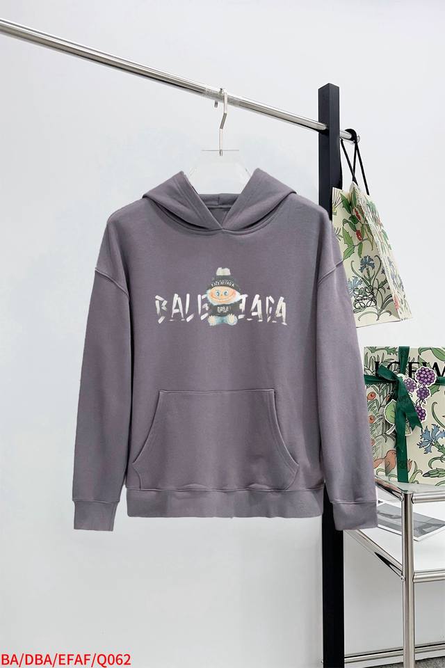 Q062 Ba Balenciaga's official website offers new letter prints. The double-layer