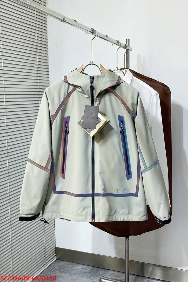 Q178 Sz Same style as Arc'teryx official website, with all three labels complete