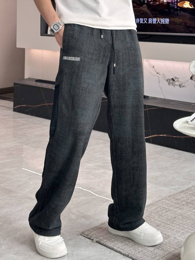 Balenciaga's new Fall/Winter 2025 casual pants! Available now on the official w