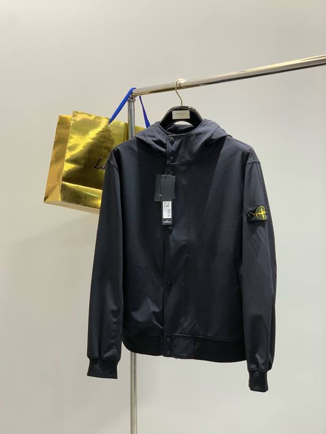 Stone Island, the latest model for autumn 2025, available at the counter simulta