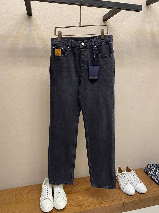 LV 25 New Skateboard Jeans These skateboard jeans are crafted from fine denim, r