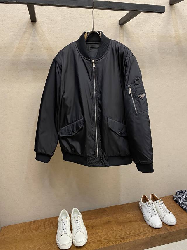 Prada 25FW show-style zippered flight jacket with stand-up collar This year's Pr