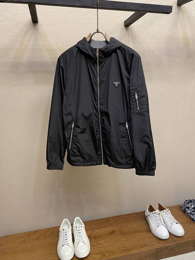 prada, 2025 new men's casual custom double-sided jacket. Put on a simple and cap