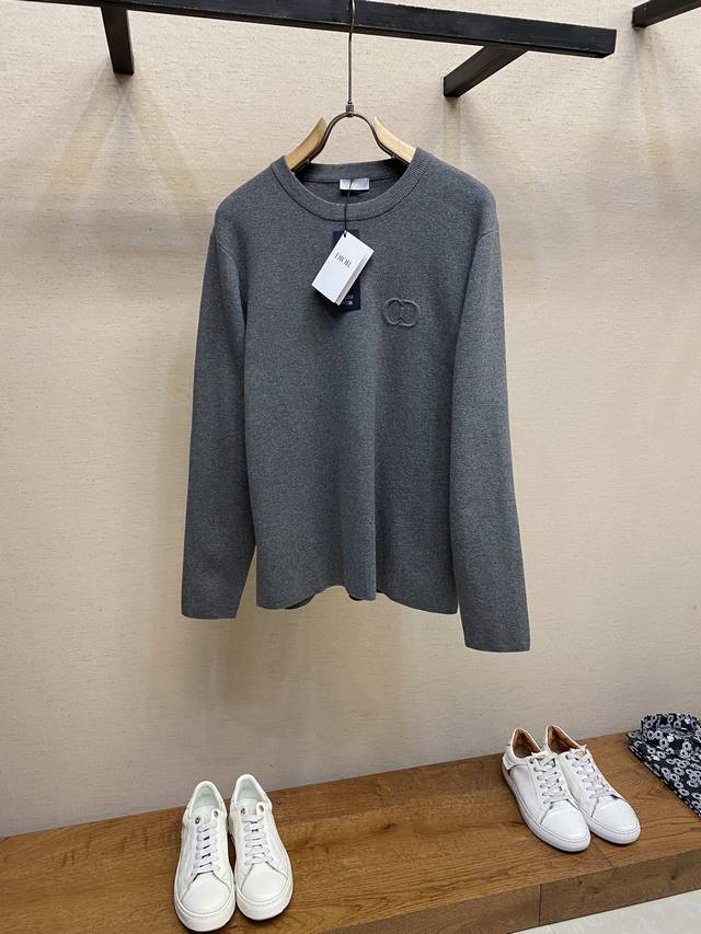 Dior, CD round neck sweater The wool material is made of 48 superfine 50% wool a