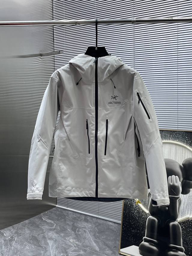 Arc'teryx Arc'Teryx Alpha SV 6 laminated jacket is on sale at Dewu for over 7,0
