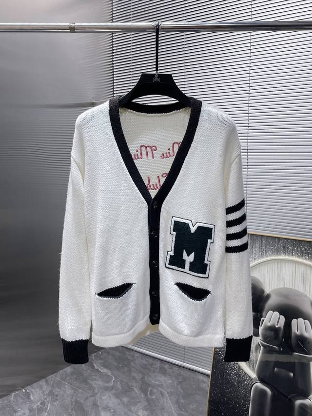 Moncler's new autumn/winter wool blend long-sleeved cardigan sweater is a high-