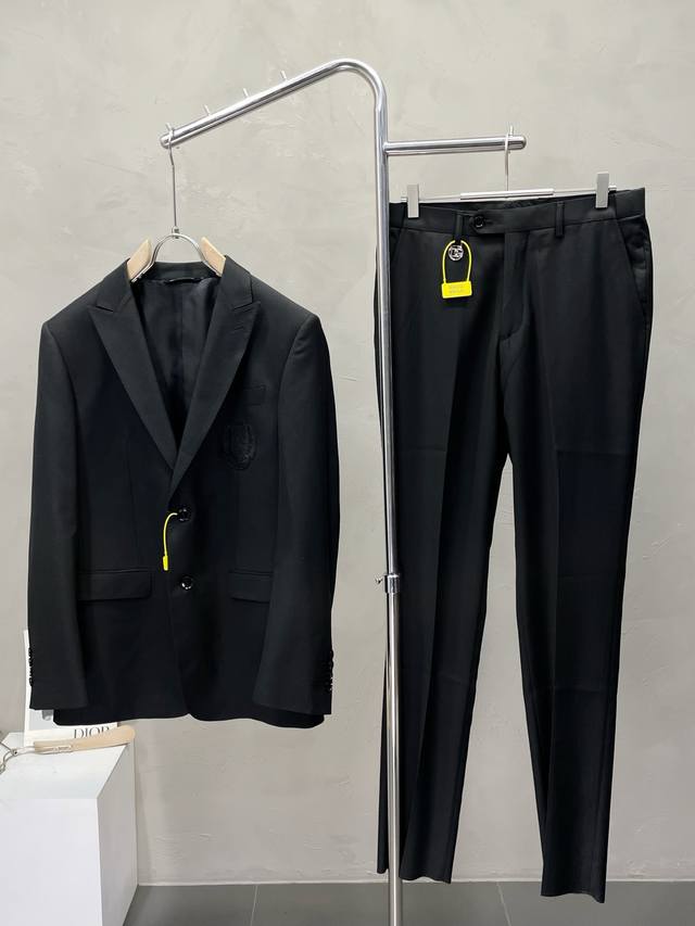 suit. Single-breasted jacket and trousers. Dolce & Gabbana's new spring/autumn