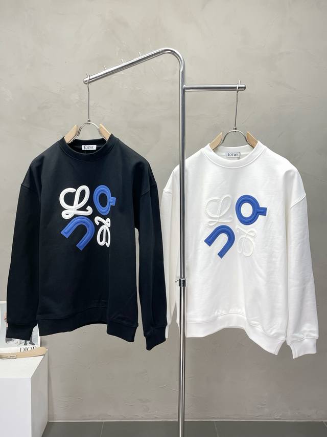 Exclusively for Loewe, this new autumn/winter men's casual pullover sweatshirt