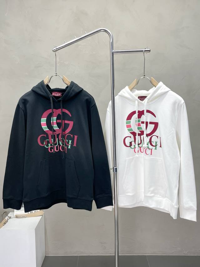 Exclusively for Gucci, this autumn/winter men's casual hooded sweatshirt is a h