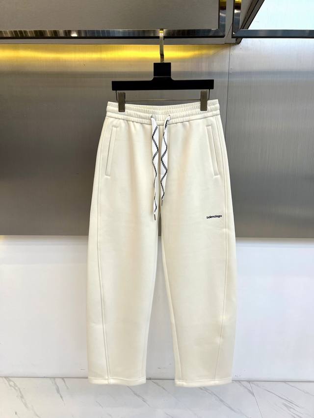 Balenciaga's new men's casual scimitar pants for Fall/Winter 2025. These casual