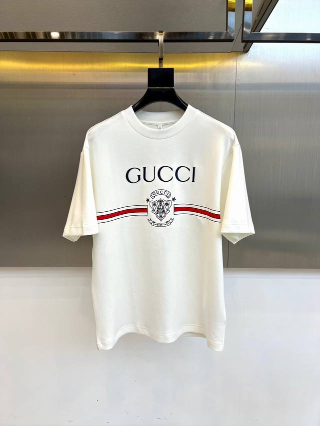 Gucci, new arrival for Fall/Winter 2025, features a short-sleeved T-shirt with