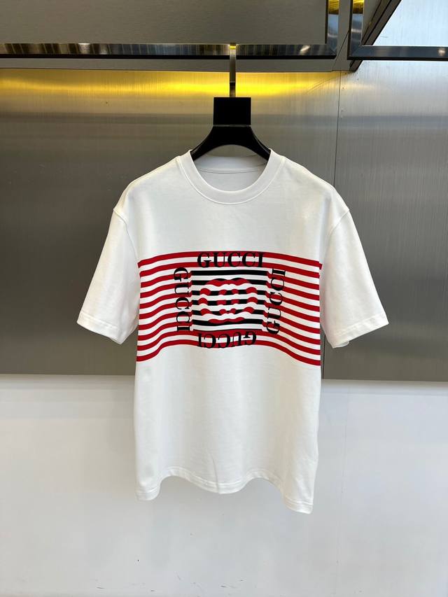 Gucci, the new G-brand wavy striped short-sleeved T-shirt for Autumn/Winter 2025