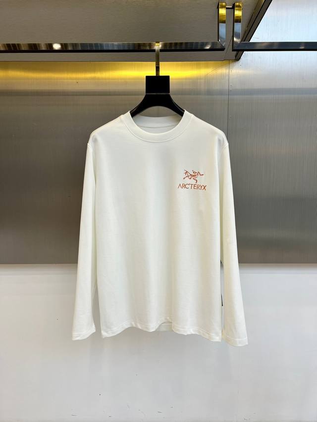 Arc'teryx, the new men's long-sleeved T-shirt for Fall/Winter 2025, showcases a