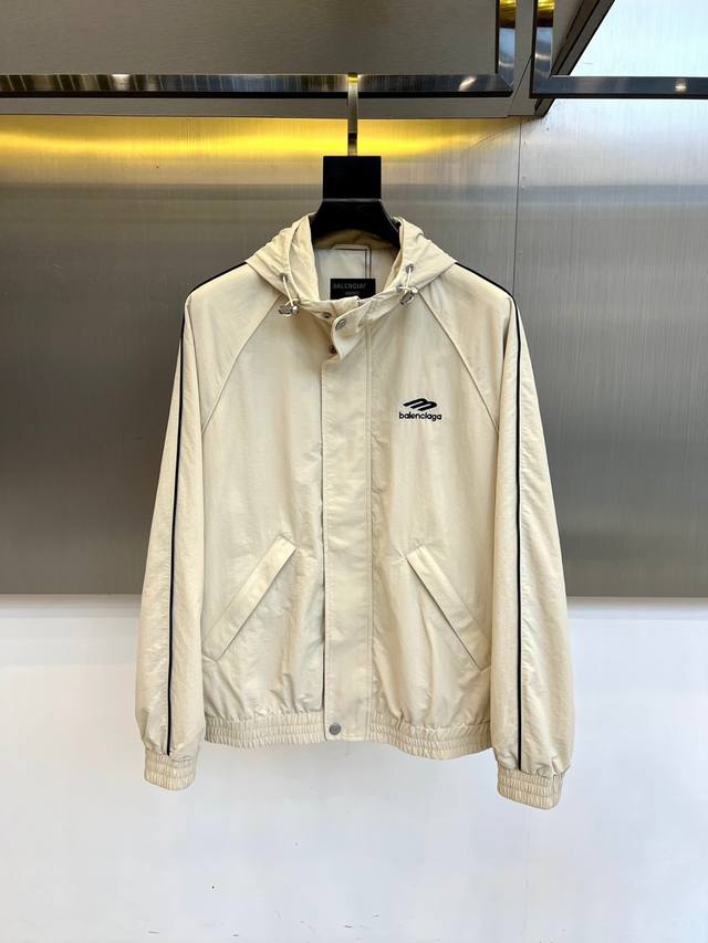 Balenciaga, 2025 autumn and winter new hooded jacket, interprets the deconstruct