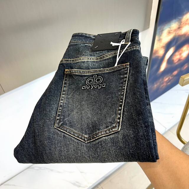Alo-2025 autumn and winter new dark blue jeans, reshape the modern casual aesthe