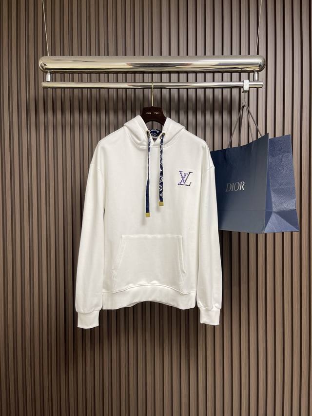 Lv 2025Ss new cotton hooded sweatshirt. This cotton hoodie features a Monogram p