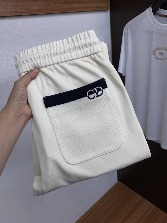 Dior's new autumn/winter 2025 casual pants are clean-cut and full of urban style