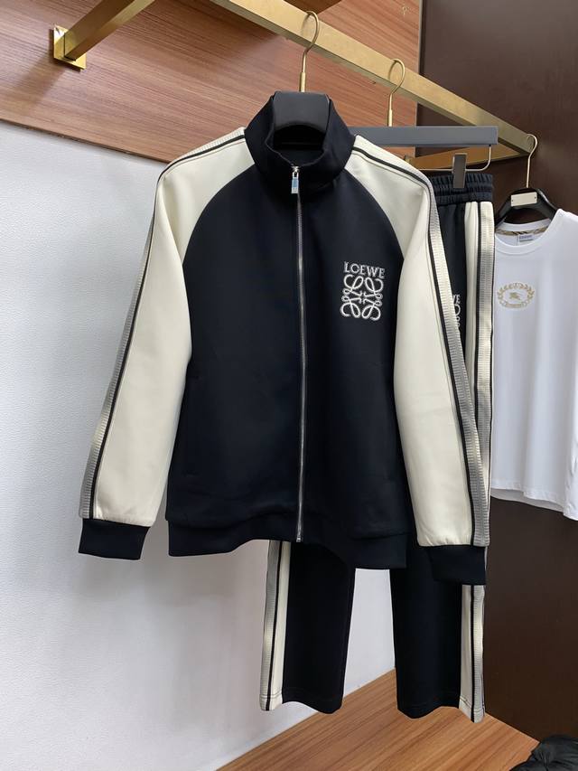 Loewe's new autumn and winter zipper jacket suit is made of high-quality customi