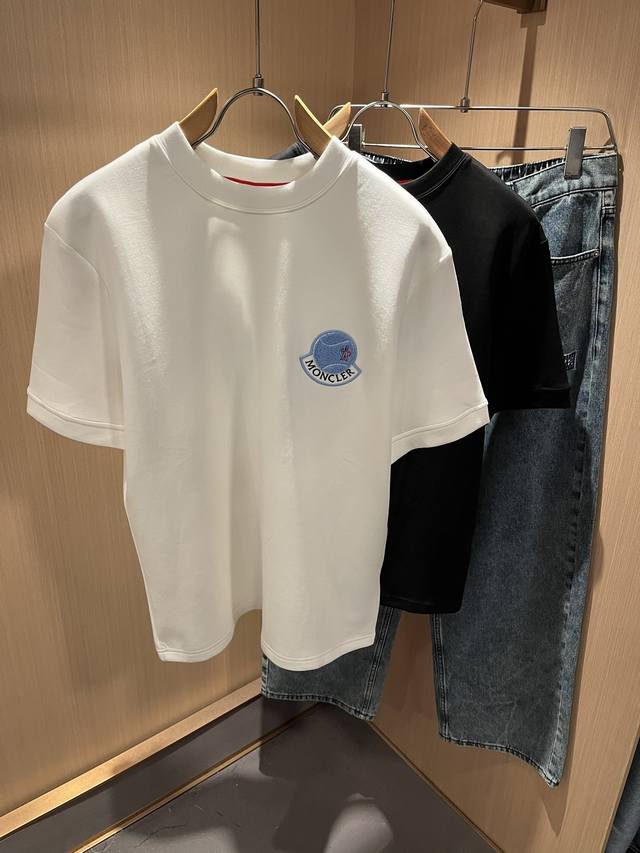 Moncler's 2025 Fall/Winter unisex couple's short-sleeved T-shirt, the latest tra