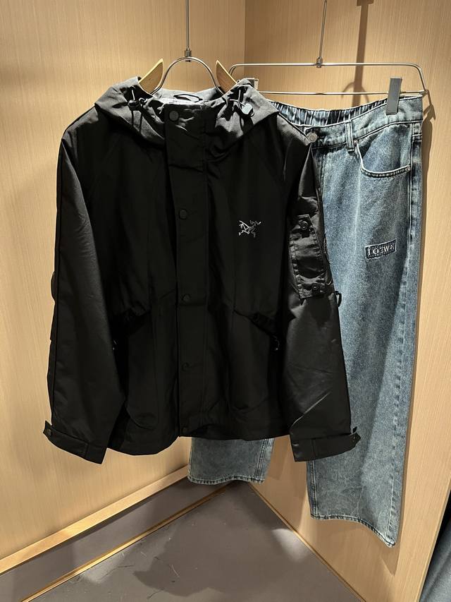 Arcter*X Arc'teryx Autumn/Winter 2025 New Unisex Jacket. Canada Goose and Arc't