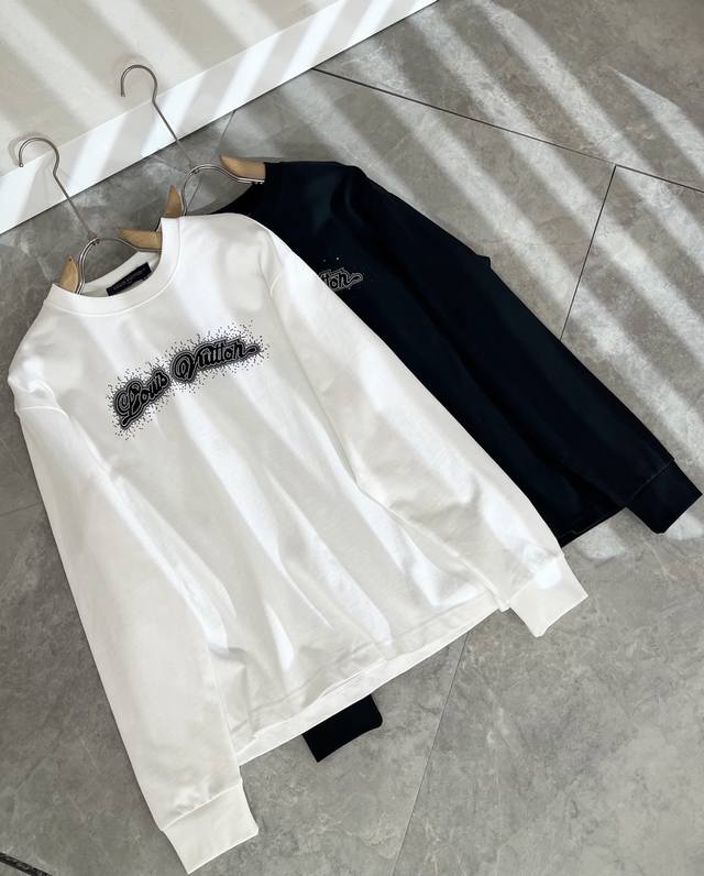 Louisvuitt*Louis*Deng's new 2025 Fall/Winter men's long-sleeved base shirt featu