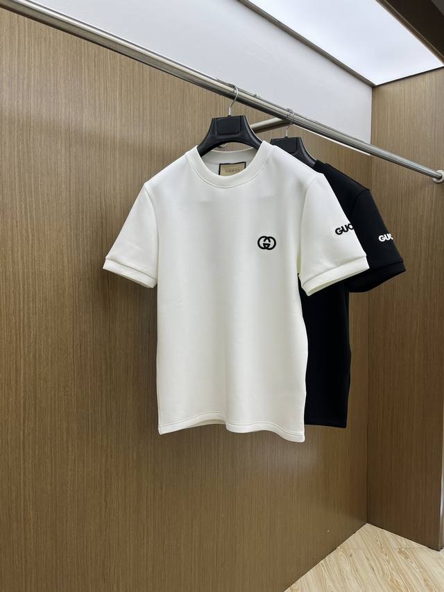 Guc 2025 Autumn/Winter Round-Neck Embroidered Short-Sleeved T-Shirt. The element