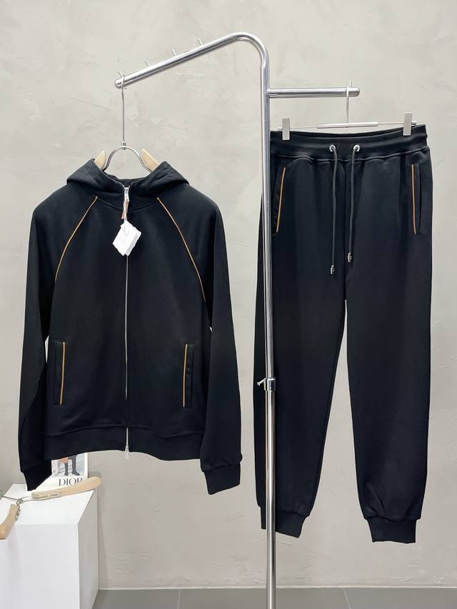 set. Exclusively available from Brunello Cucineli, this new, counter-matched sw