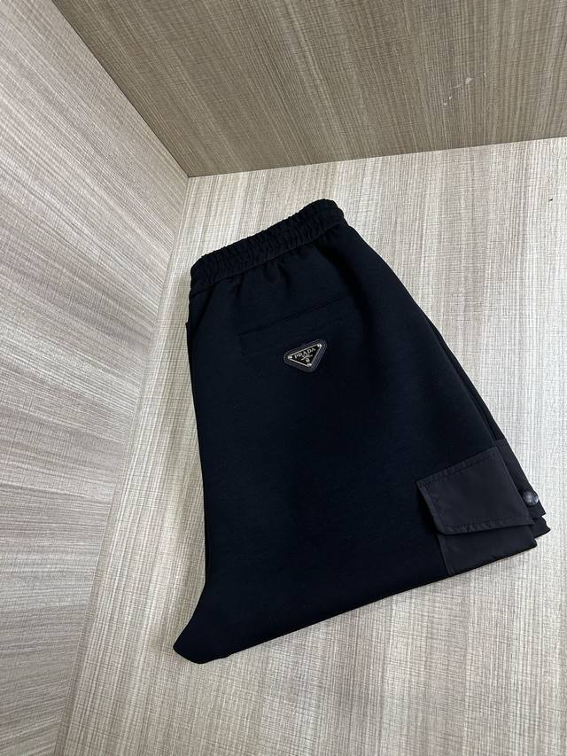 p's classic men's sweatpants are perfect for fall and winter. The adjustable ela