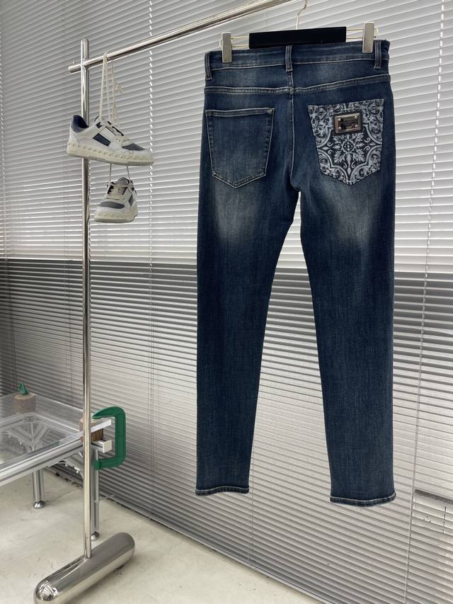 Dg 25 Early Fall Men's Jeans . Made from imported, washed stretch fabric, these