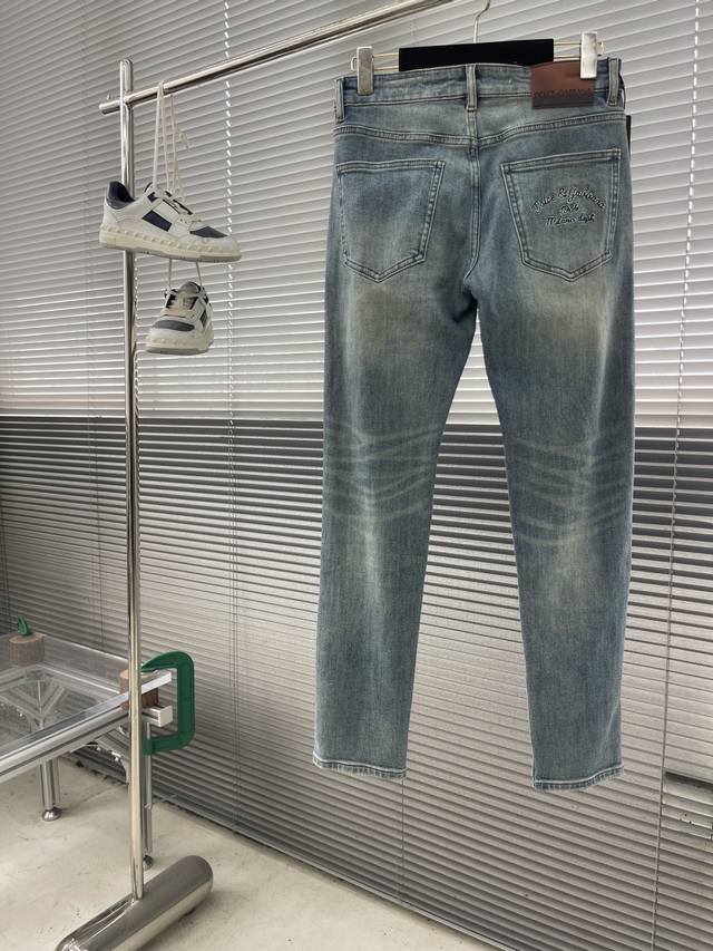 Dg Autumn/Winter 25th generation simple, classic logo-emblazoned men's jeans. Ca