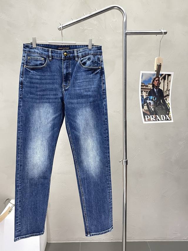 Exclusively for Louis Vuitton, these high-end new jeans are available! Custom-ma