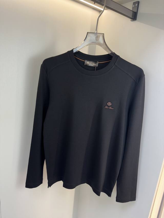 Loro Piana25 Autumn and Winter Long Sleeve Base ShirtThis Loro Piana base shirt
