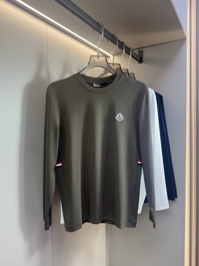 Moncler's new 2025 long-sleeved base layer shirt. This Moncler base layer shirt