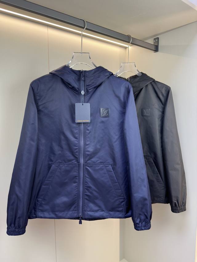 Louis Vuitton's 2025 new double-sided jacket. This jacket features a classic lap
