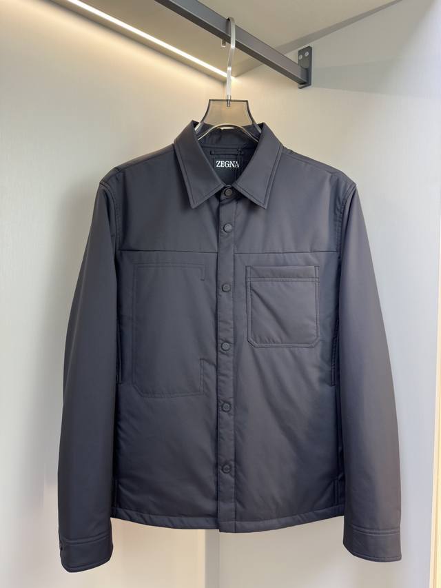 Zegna 2025 New Lapel Jacket This Zegna jacket features a classic shirt silhouett