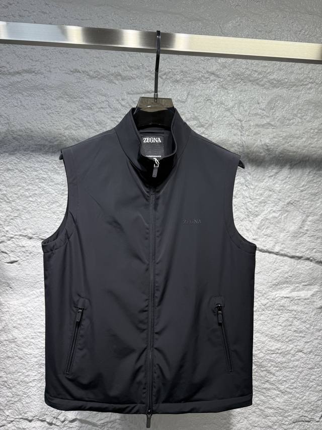 Zegna 2025 new stand-up collar vest This Zegna jacket has an overall casual styl