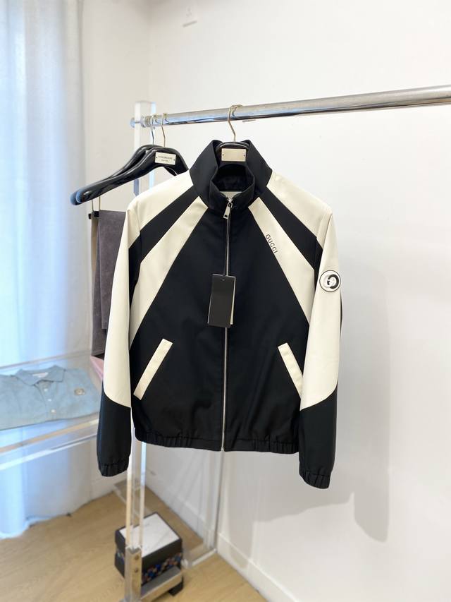 Gucci, 2025 new jacket, stylish and handsome, simple and versatile style, top-gr