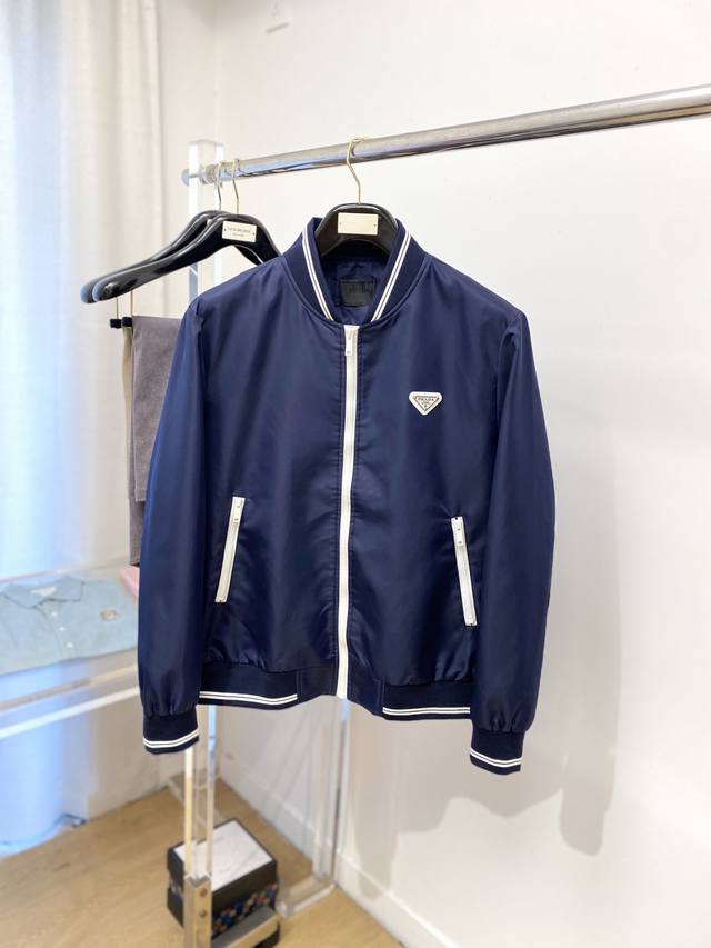 Prada, 2025 new jacket, stylish and handsome, with a metal triangle logo on the