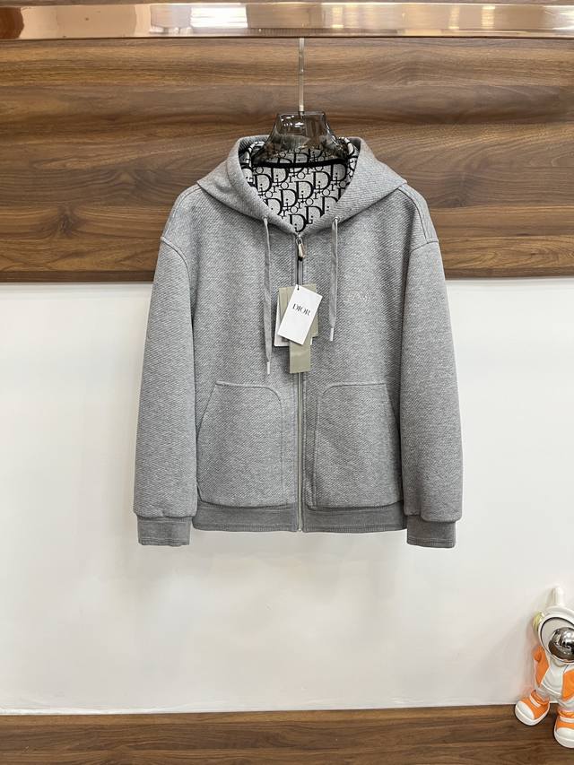Featured: Dior's 2025 Early Fall new release. This Dior hooded jacket is a hot-