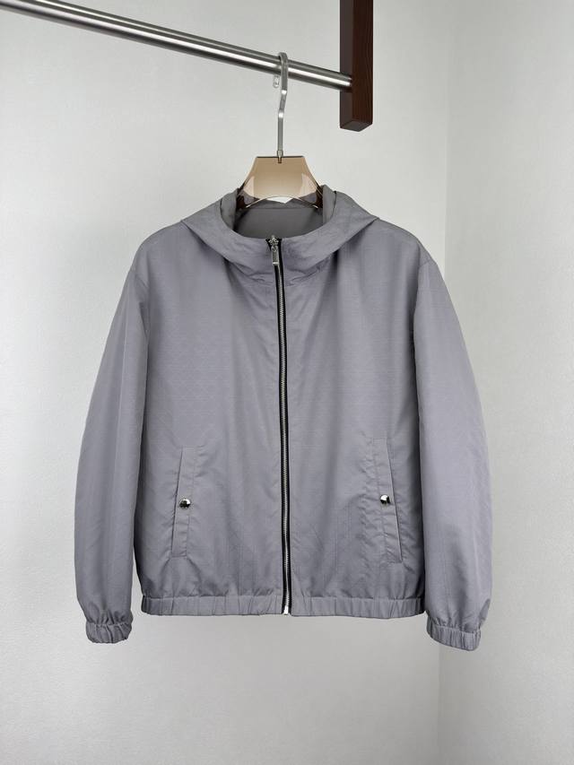 Dior's new autumn and winter 25 collection, a double-sided hooded jacket. A dual
