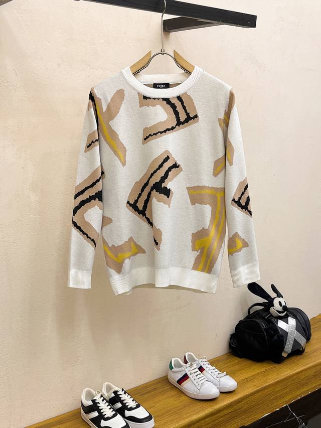 Fendi's new autumn/winter 2025 sweater counters simultaneously use wool and Tenc