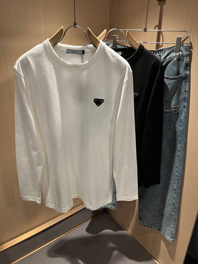 prad*Puda's new Fall/Winter 2025 long-sleeved base shirt features classic elemen