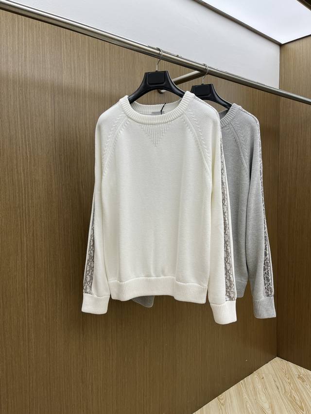Dior Fall/Winter Classic Men's Knit Long-Sleeved Crew Neck Pullover Sweater. Thi