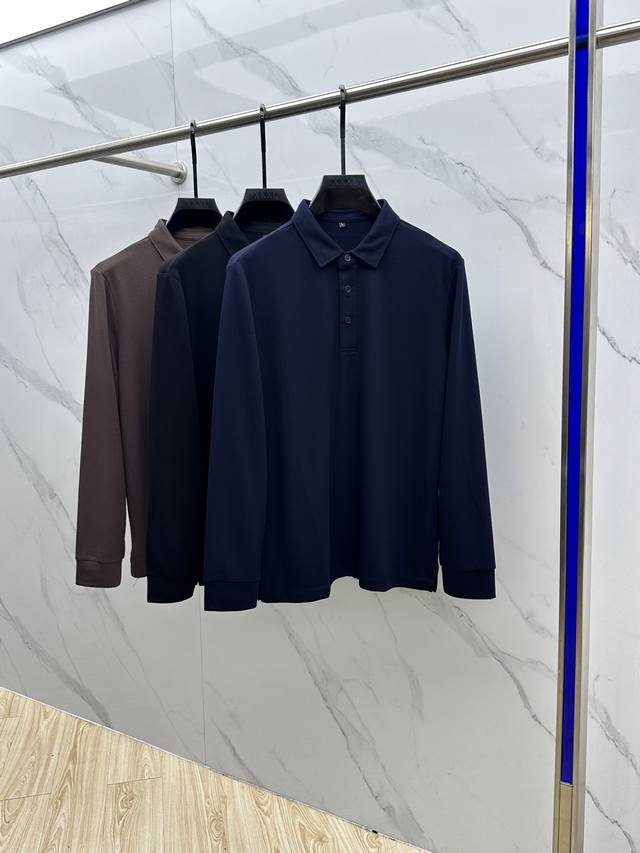 Zegna's minimalist urban collection for early fall 2025. This new long-sleeved,