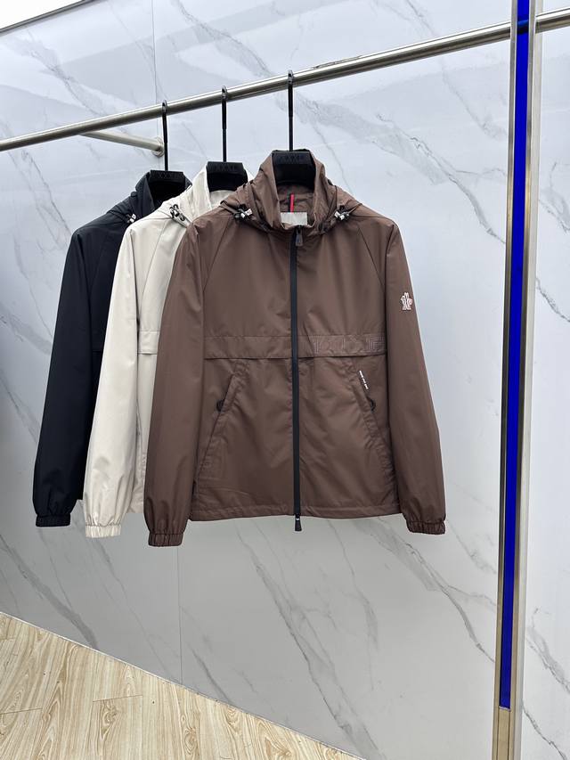 Moncler's new 2025Ss early fall collection features a quilted hooded jacket with