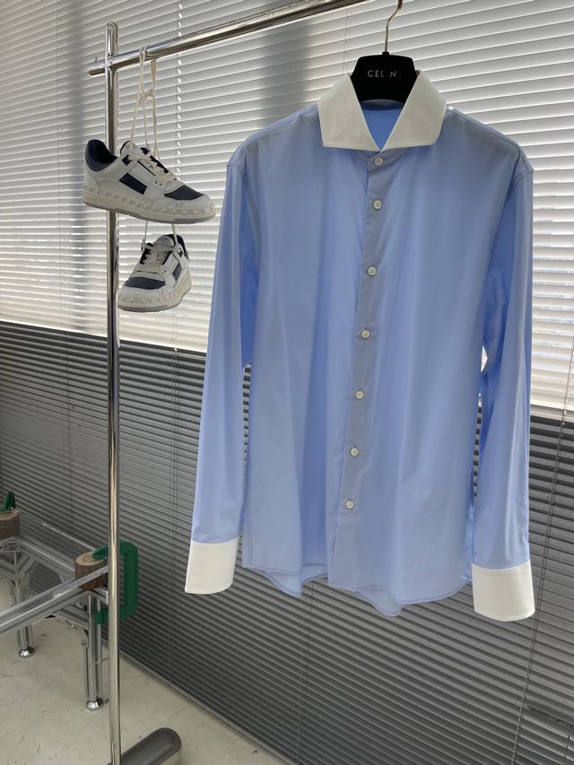 Autumn/Winter -prad poplin stretch shirt with contrasting collar detail. This bu