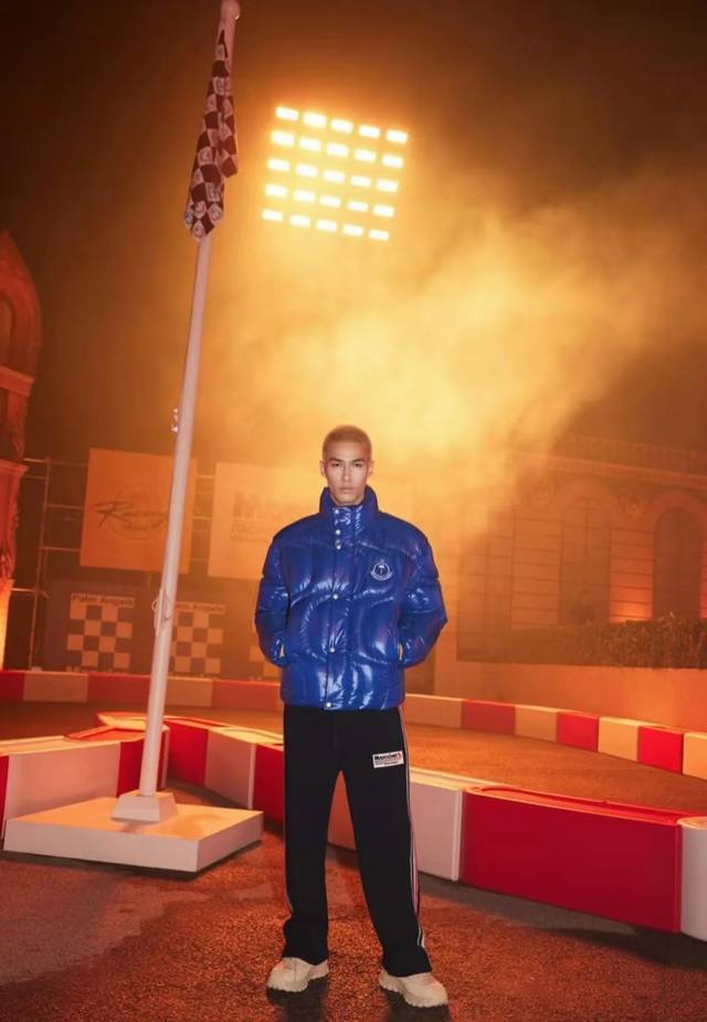 Mika's upper body is too exposed Bll